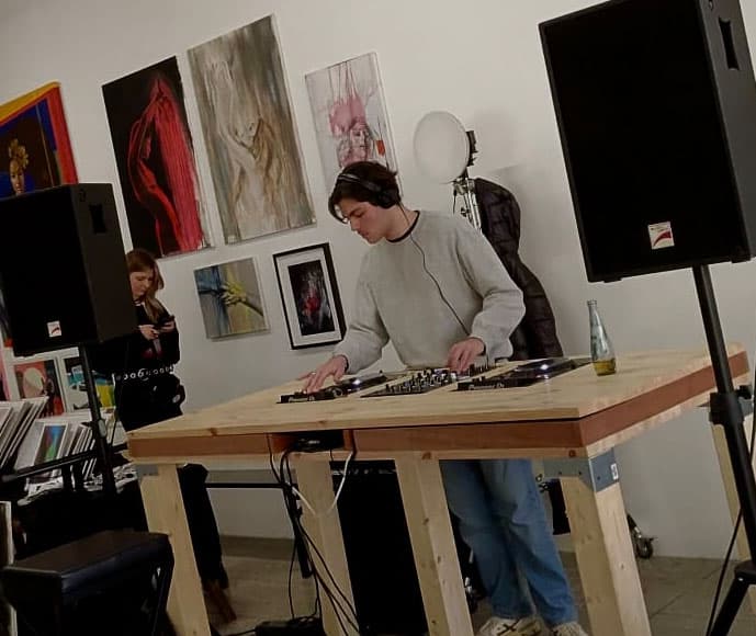 DJ LUJO performing live