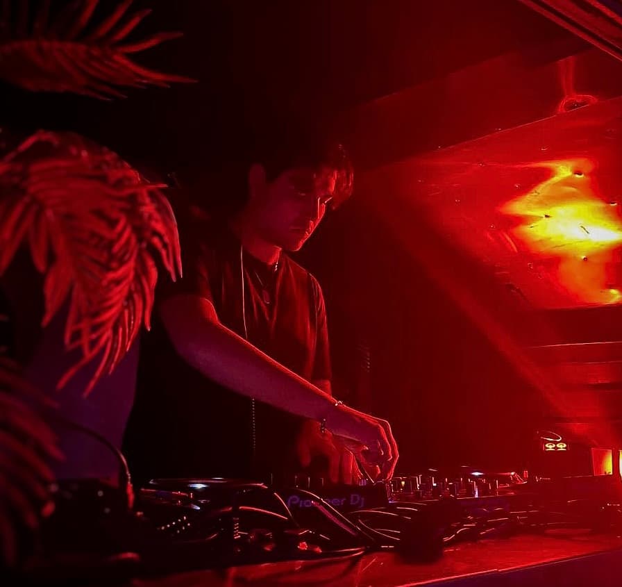 DJ LUJO performing